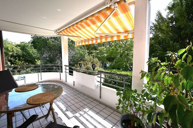 großer Sonnenbalkon